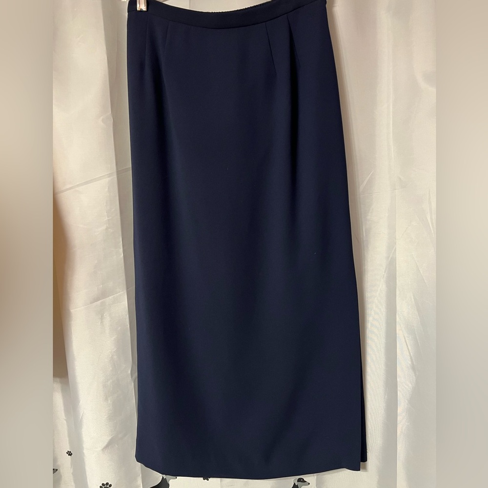 Kasper & company navy long straight skirt; elastic back and zipper at side. 8P